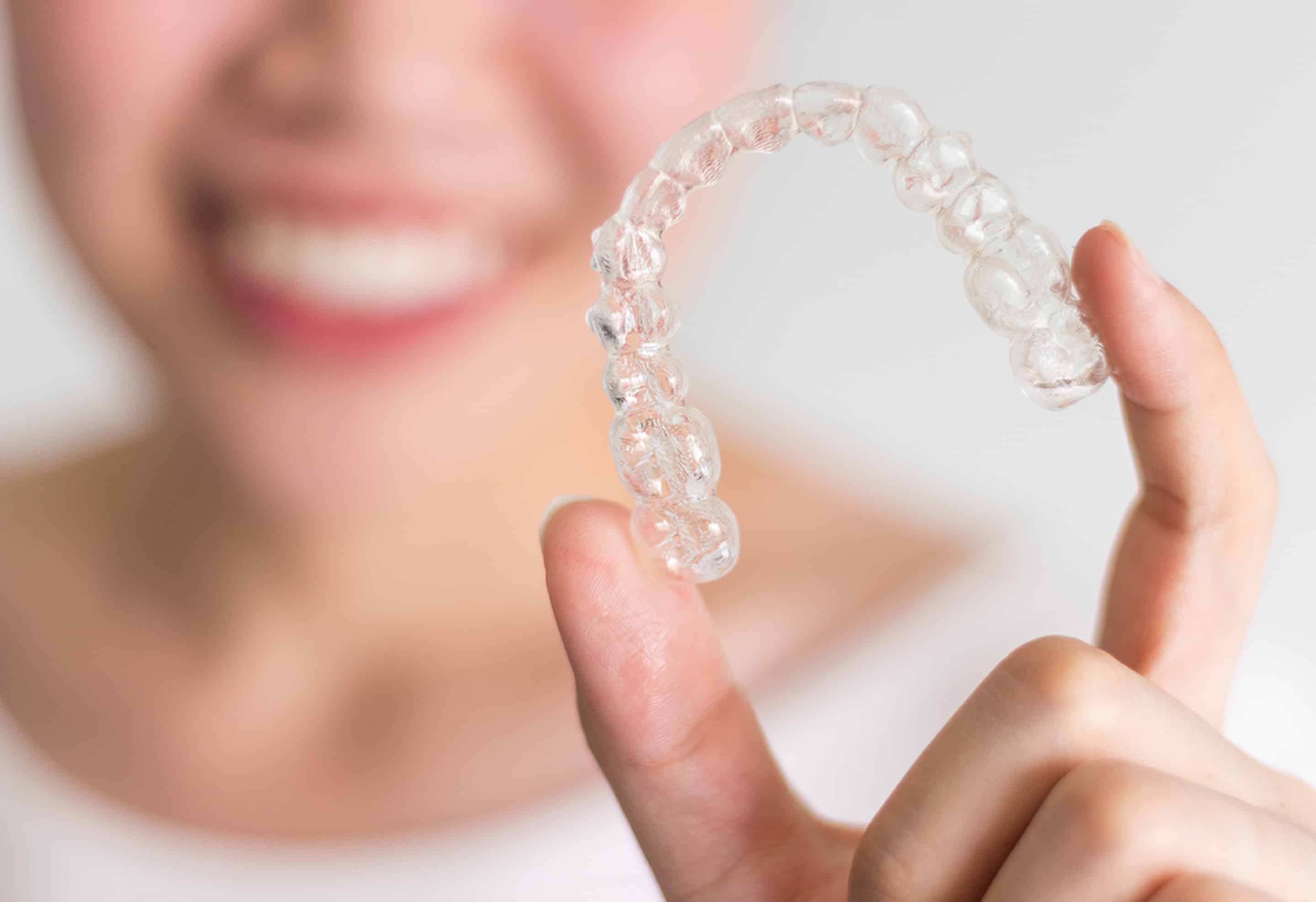 Deciding between Invisalign and Metal Braces and benefits.